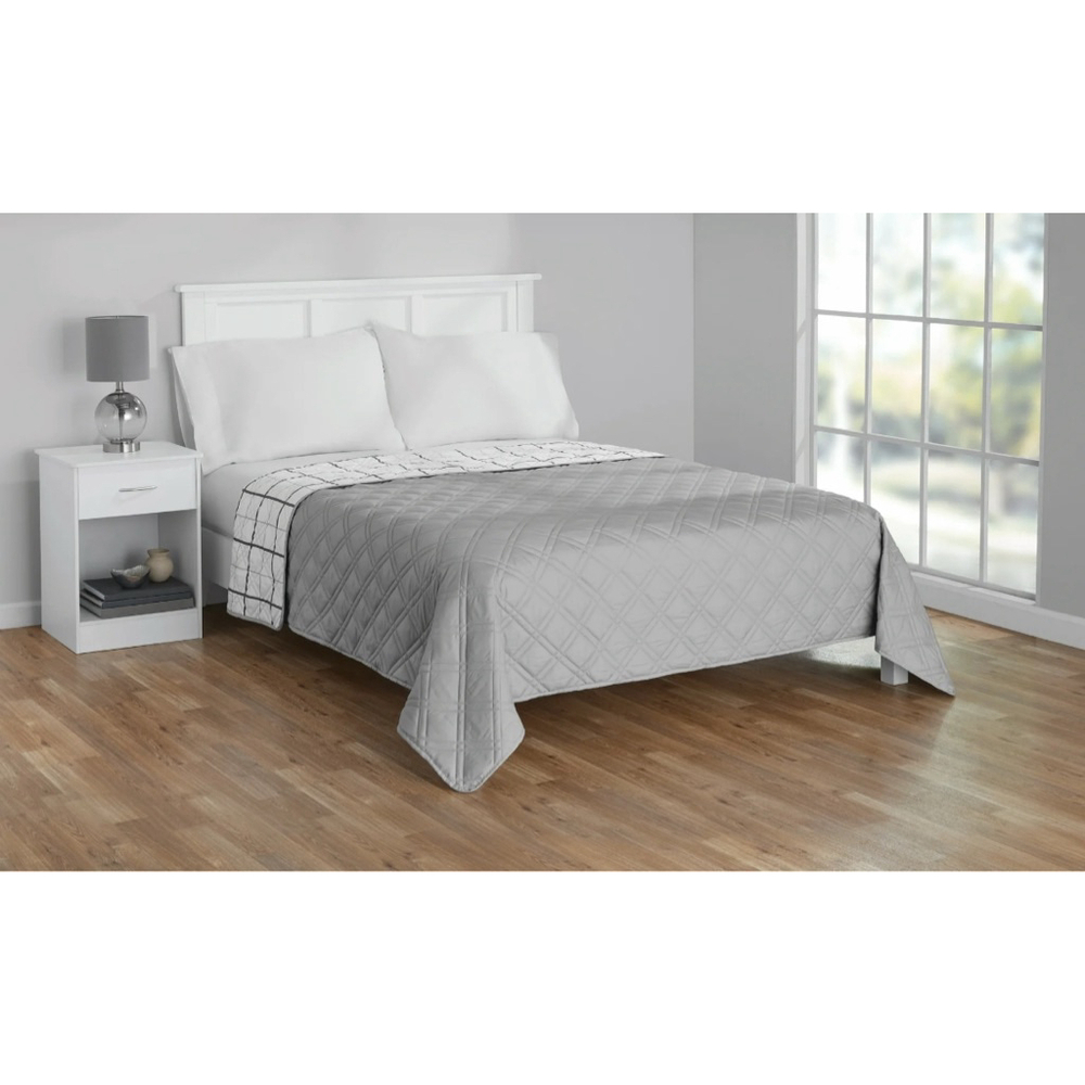 NEW Mainstays King Gray White Reversible Quilt Bedding
